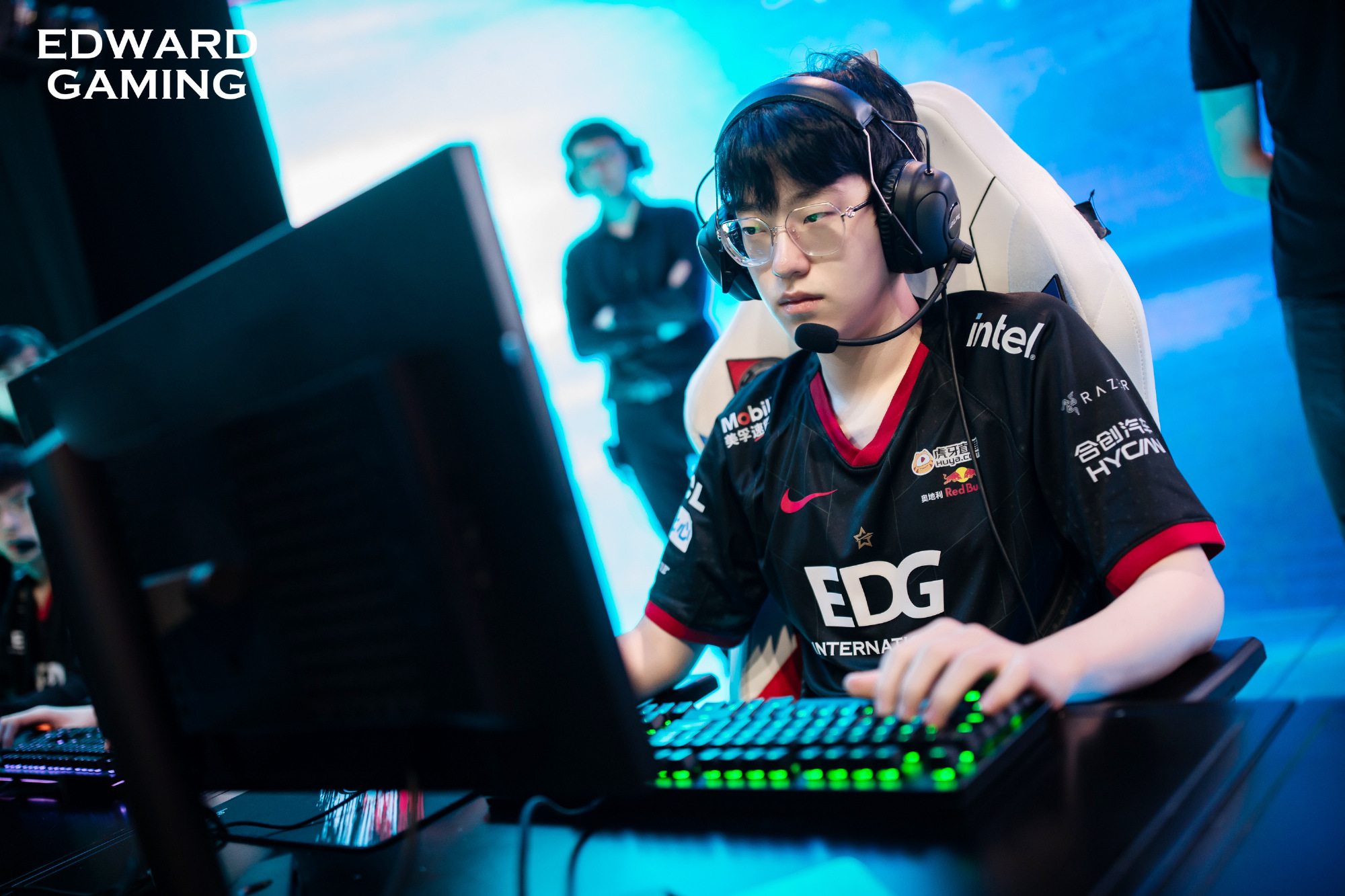 亚博体育- Scout意外战胜日本队，重返赛场引爆全场！热度持续攀升