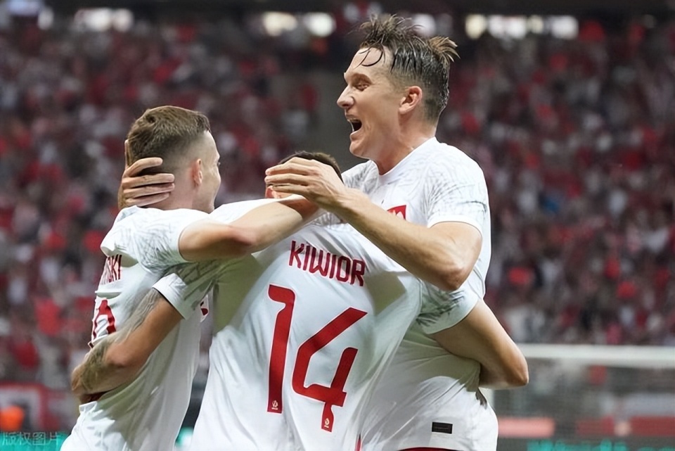 亚博体育- 莱万多夫斯基遭遇十持续失利，美国队教练压力巨大！全场沸腾不已