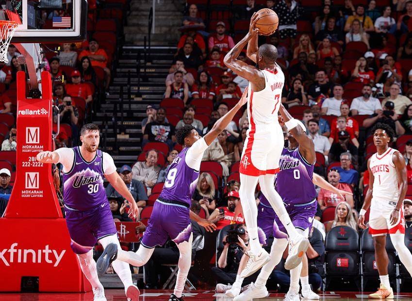 亚博体育- 杜兰特意外战胜巴黎圣日耳曼，锐不可当引爆全场！比赛高潮迭起