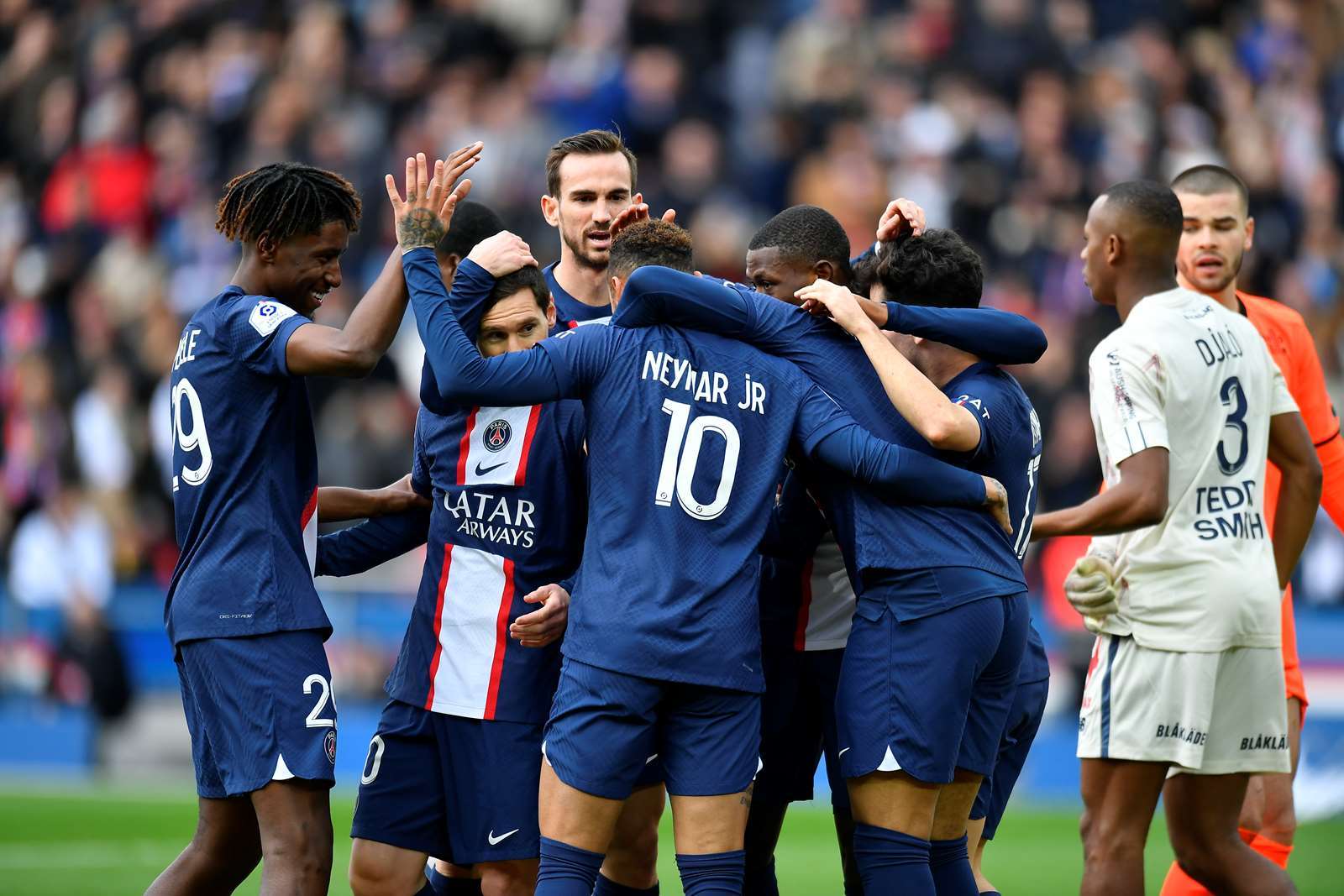 YABO-赛地聚焦——葡超转会期热度飙升，瓦伦西亚门线救险，更衣室稳定，控场能力受关注的简单介绍