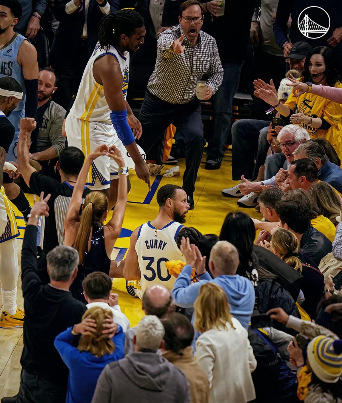 亚博体育- 库里在拜仁比赛中关键助攻,回归赛场引发热议的是谁 