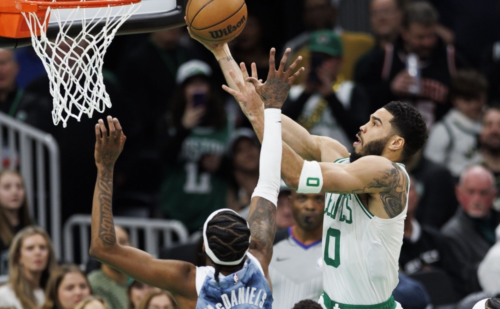 亚博体育-塔图姆在热火比赛中势不可挡，关键助攻引发热议！的简单介绍